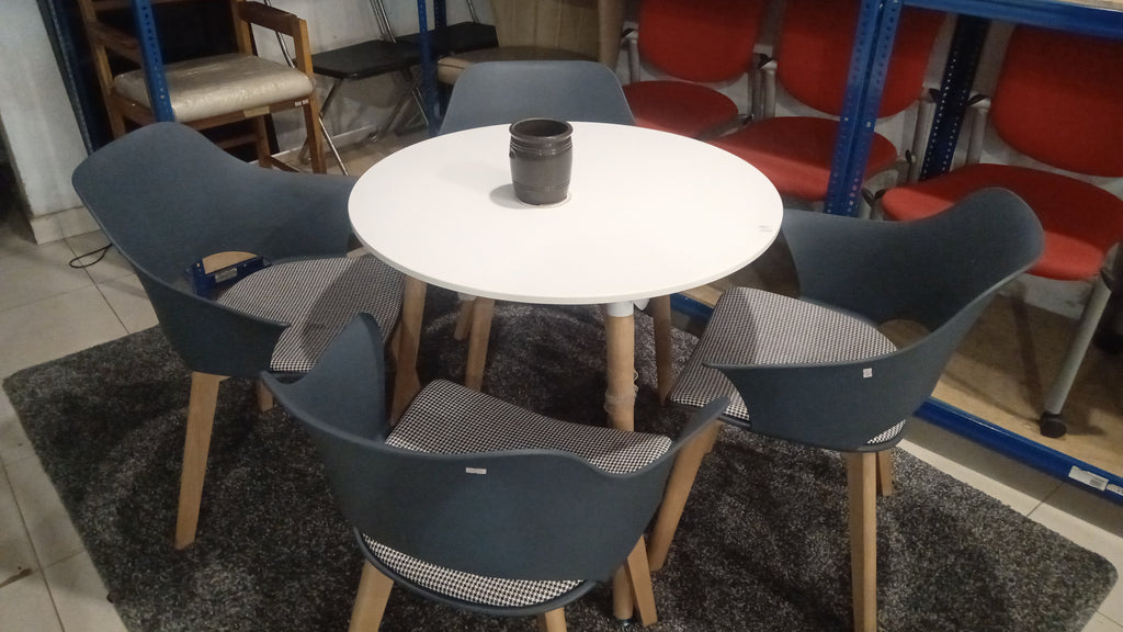 Moderm Dinning Table and 4 Chairs, Importrd From Italy