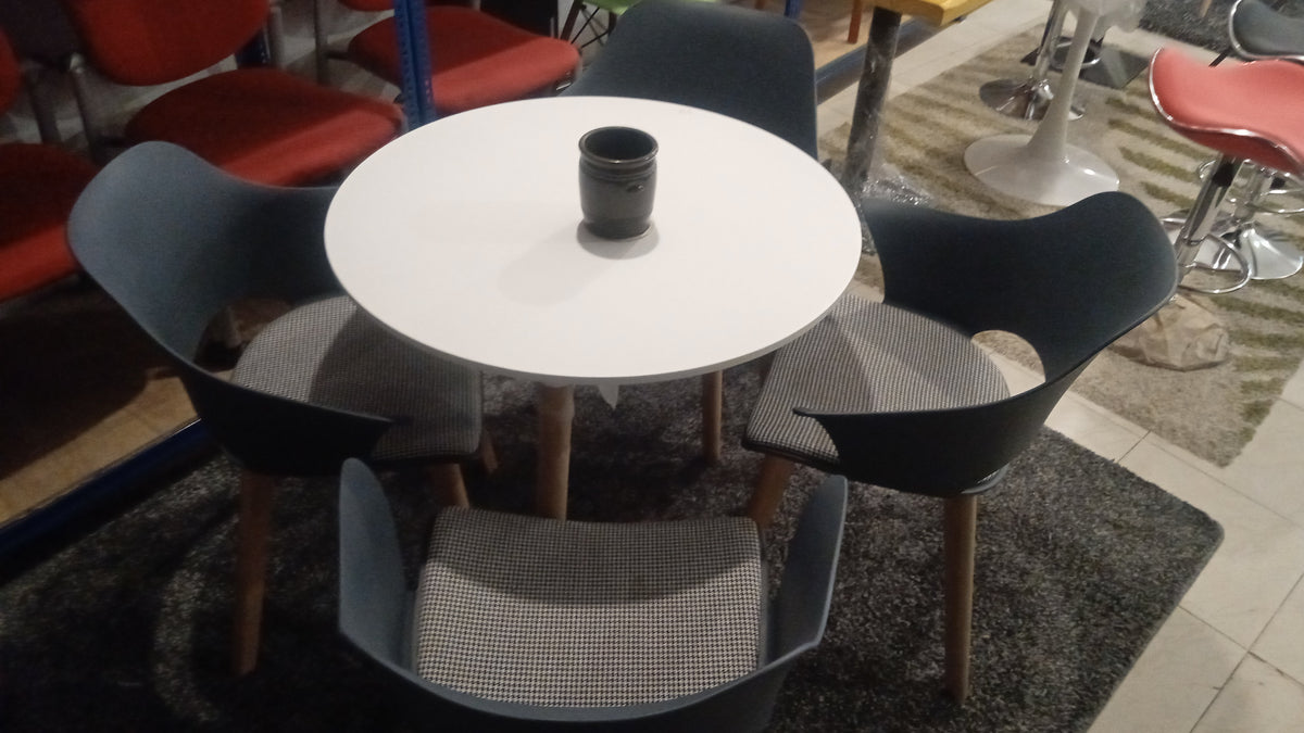 Moderm Dinning Table and 4 Chairs, Importrd From Italy