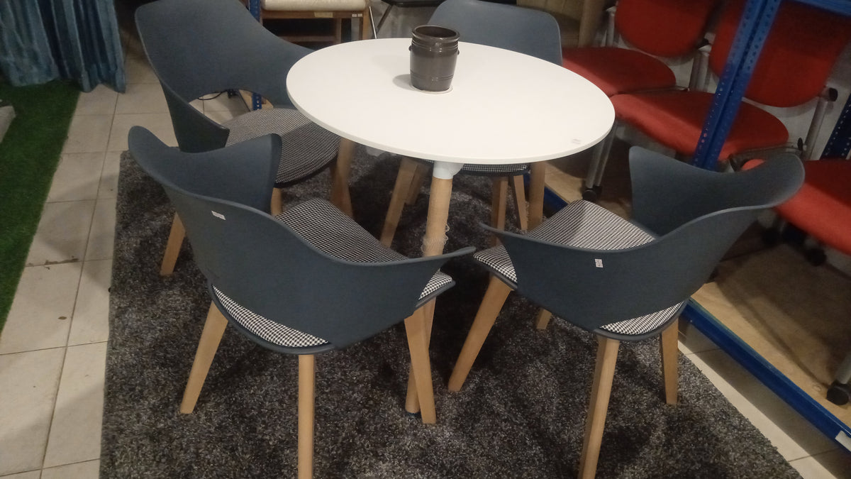Moderm Dinning Table and 4 Chairs, Importrd From Italy